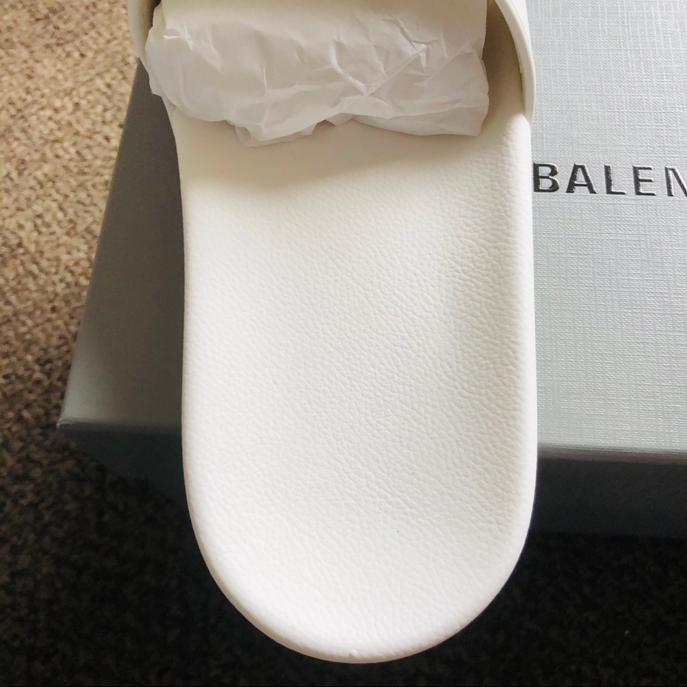💥 SOLD ON DEPOP💥 Balenciaga Pool Slides NWT! - Picture 4 of 10